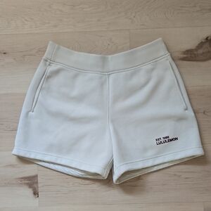 Lululemon Heavyweight Fleece Sweatshort, Size Mediun